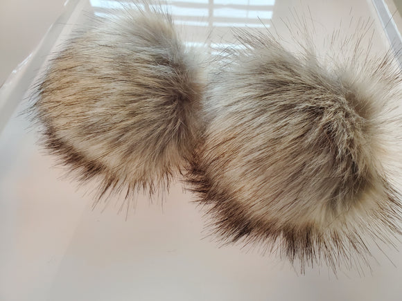 KODIAK luxury faux fur pom pom